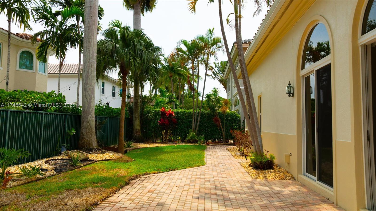 920 Captiva Dr Property Photo 68