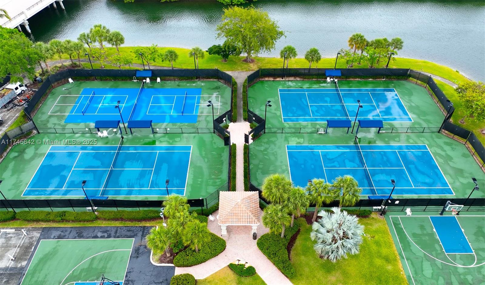 920 Captiva Dr Property Photo 71