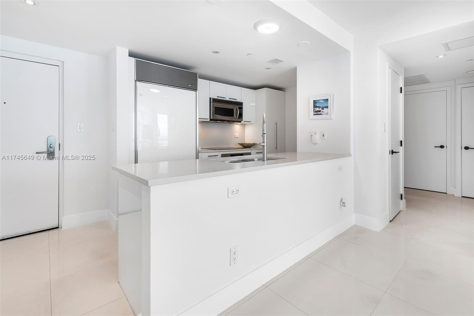 6801 Collins Ave 1206 Property Photo 18