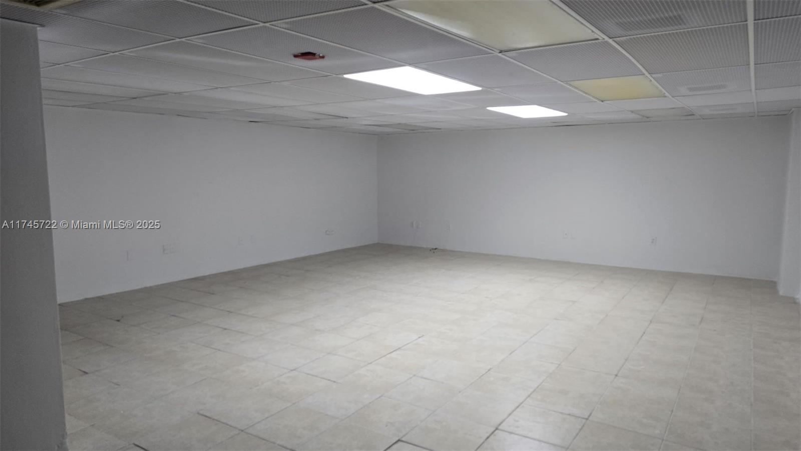 13499 Biscayne Blvd Property Photo 4