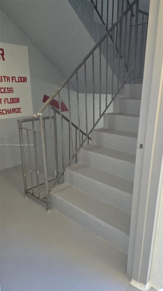 13499 Biscayne Blvd Property Photo 6
