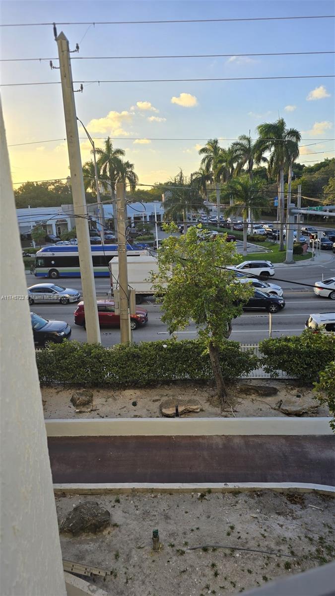 13499 Biscayne Blvd Property Photo 7