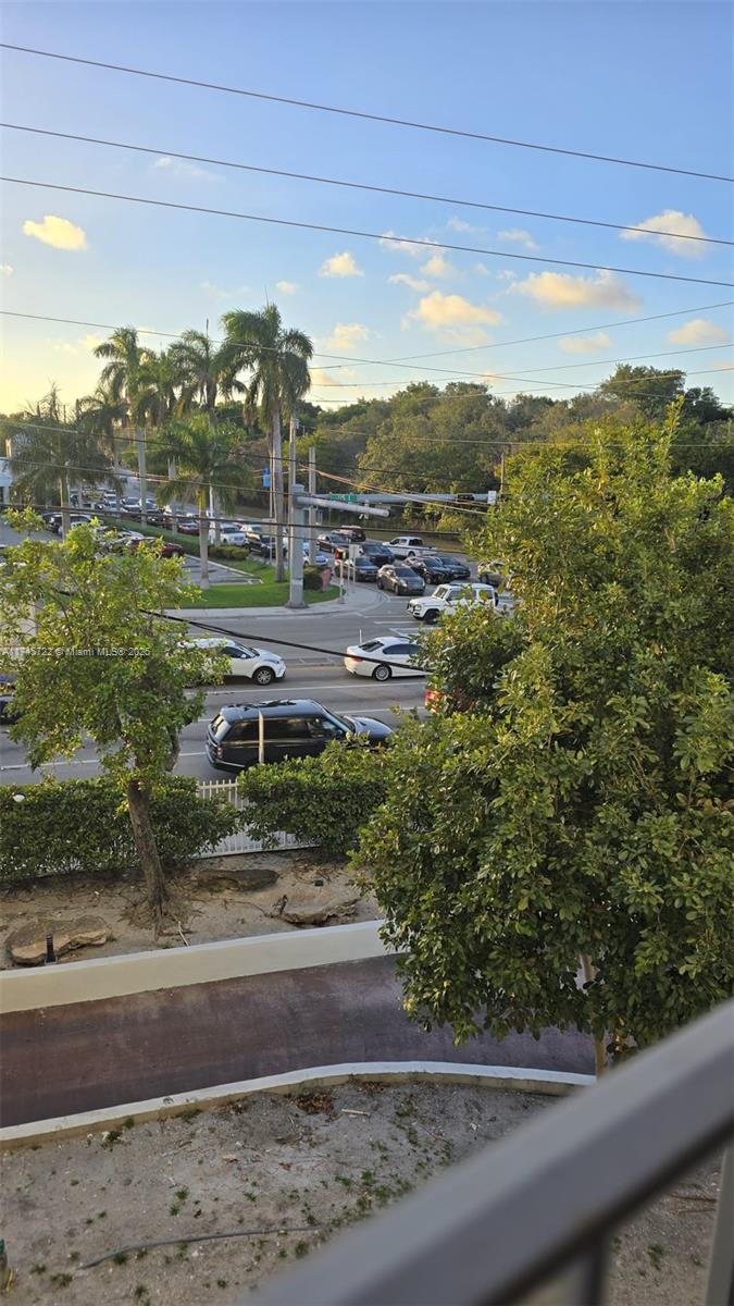 13499 Biscayne Blvd Property Photo 8