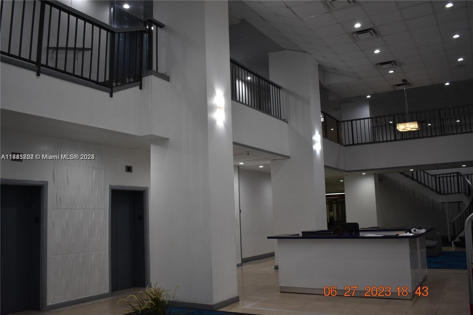 13499 Biscayne Blvd Property Photo 15