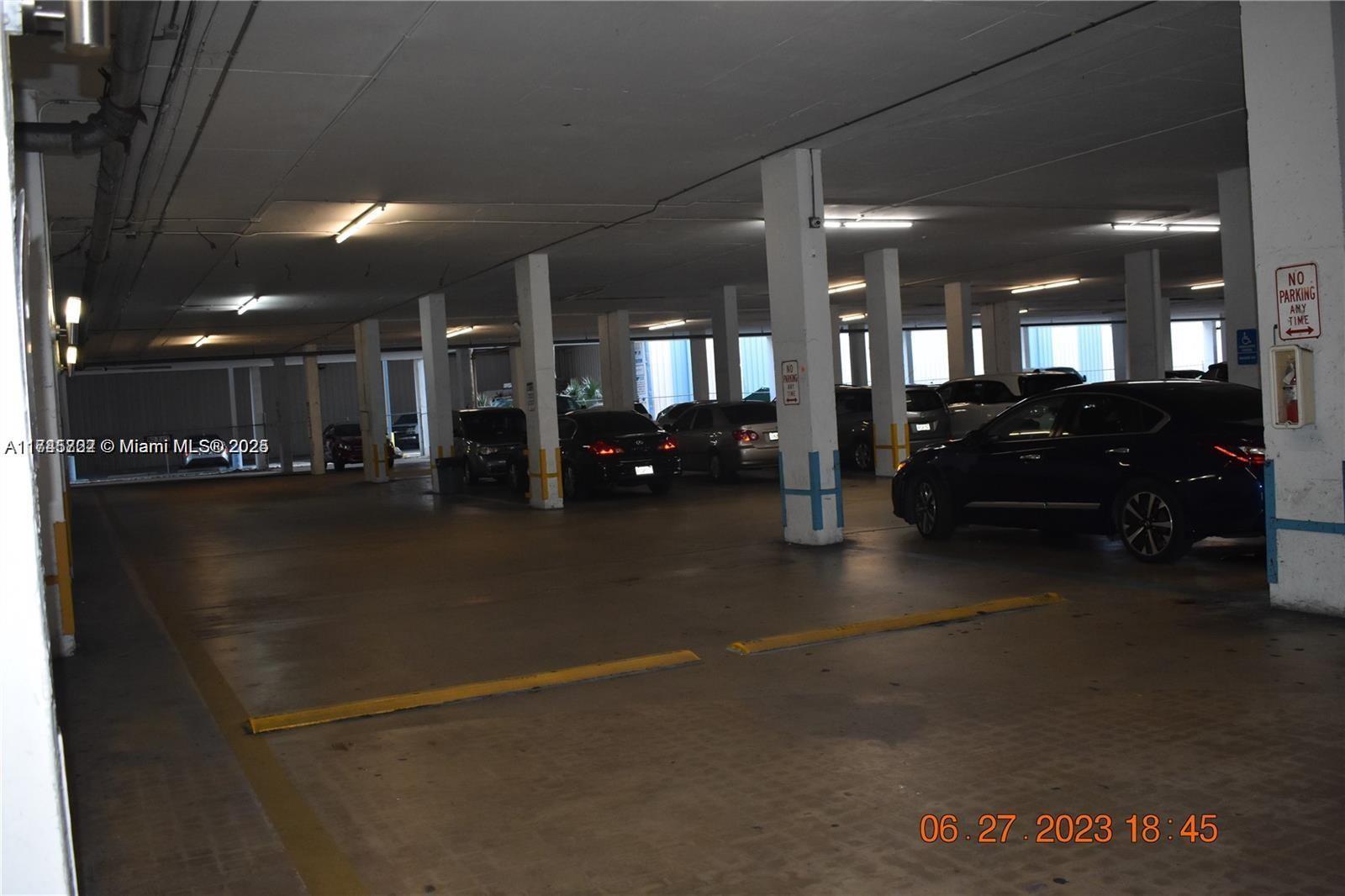 13499 Biscayne Blvd Property Photo 23
