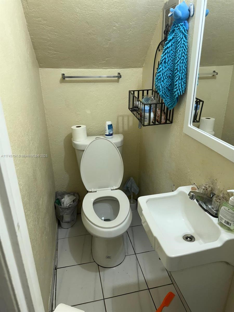 1000 W 28th St 15 Property Photo 4