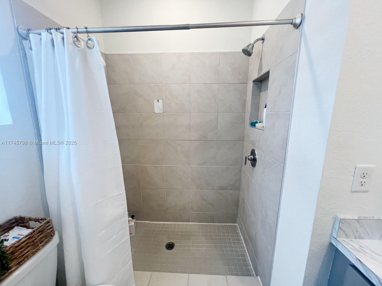 425 Ne 5th Pl Property Photo 13