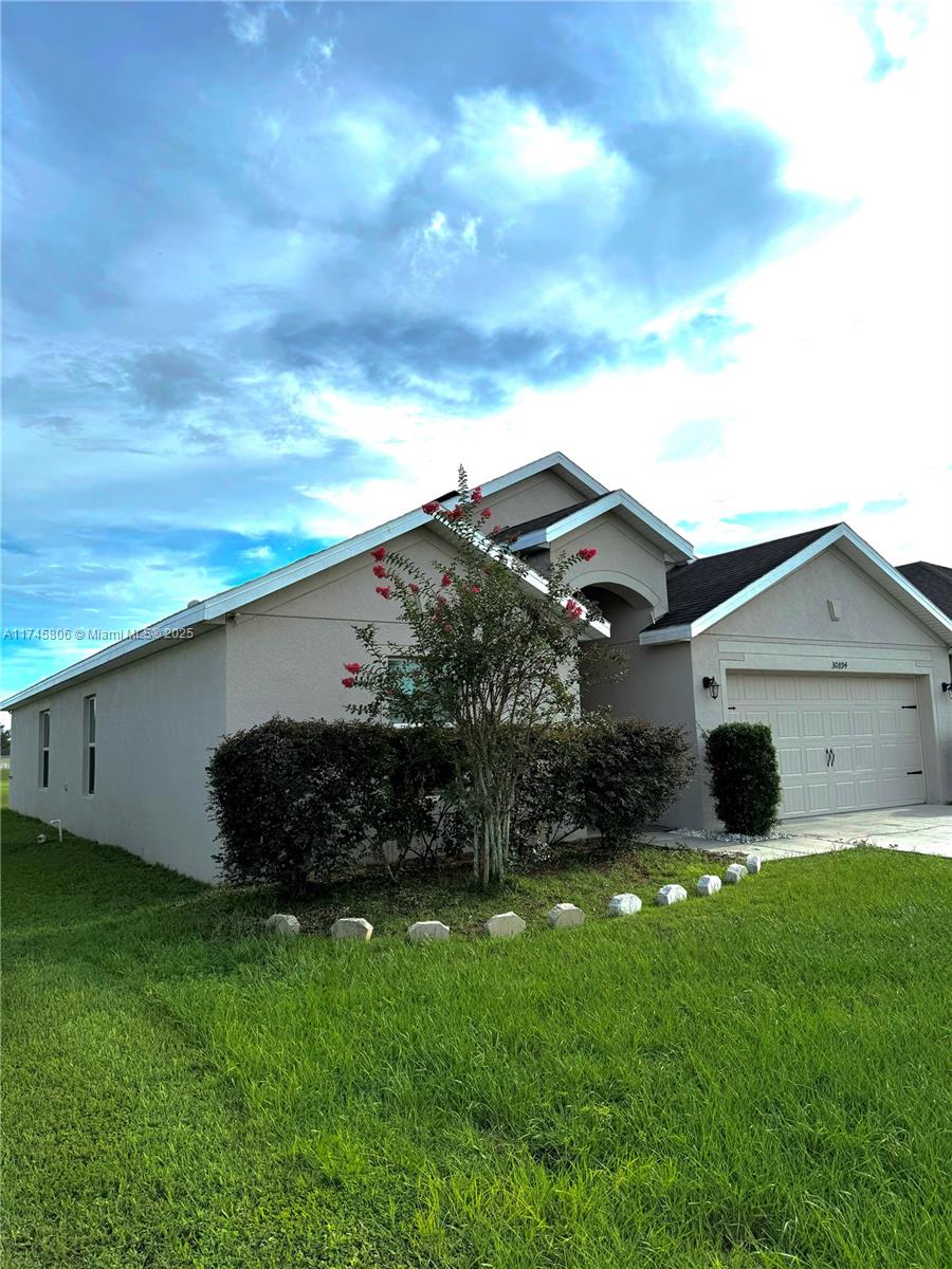 30894 Water Lily Property Photo