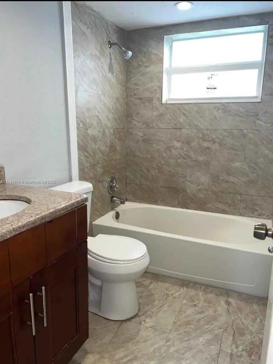 8312 Ne Miami Ct B Property Photo 4