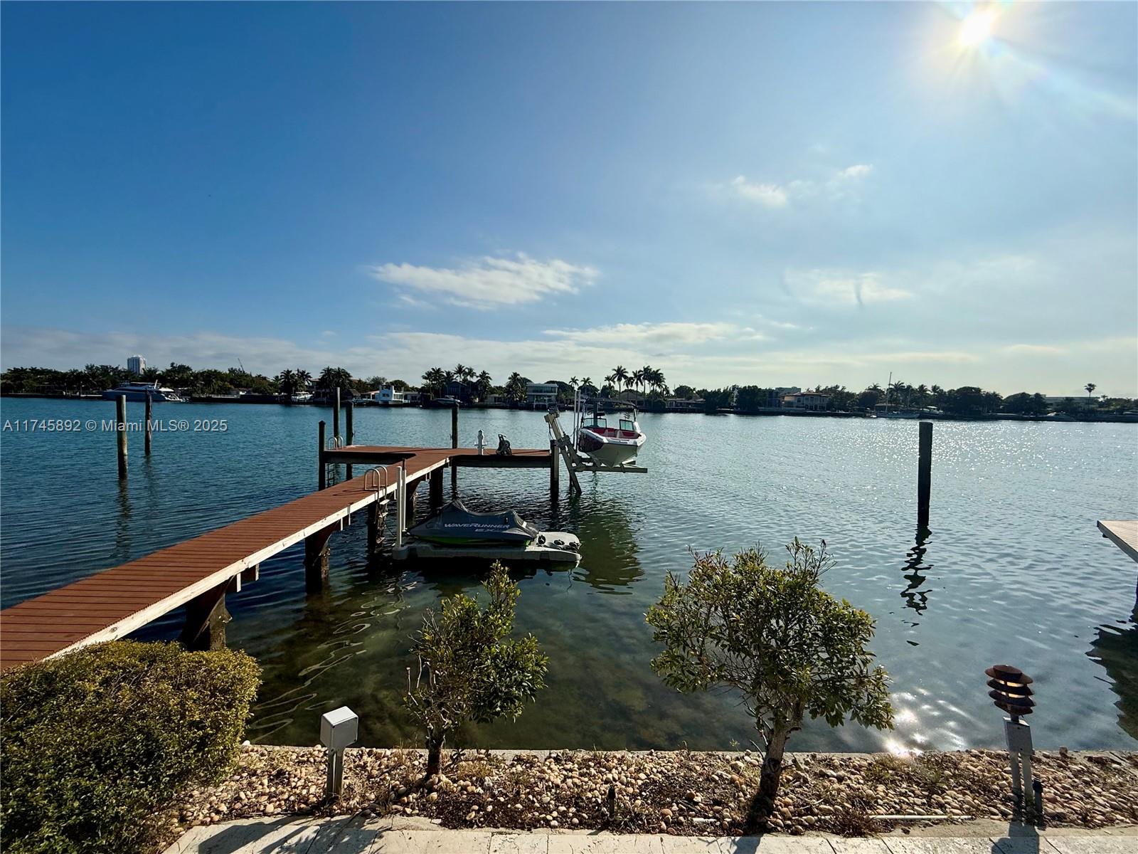 1670 Daytonia Rd Property Photo 3