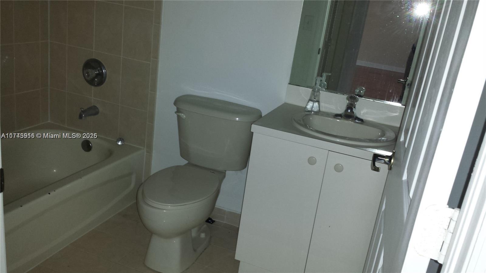 2741 Ne 4 St 101 Property Photo 5