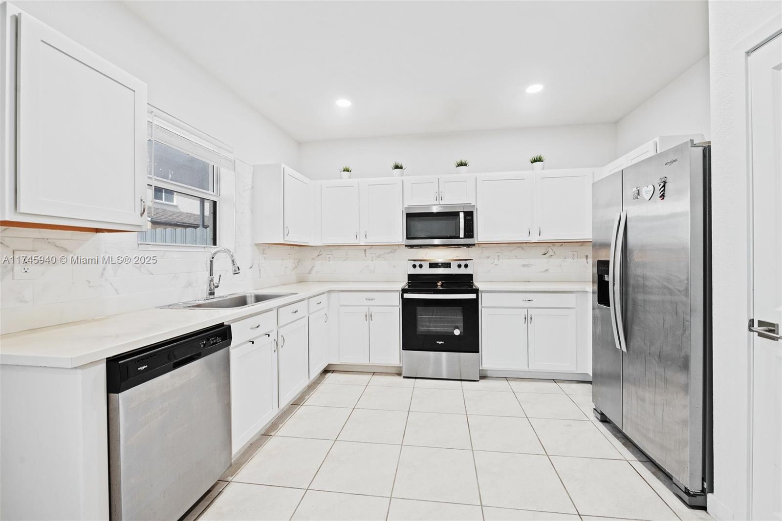 1848 Se 9th Ave Property Photo 10