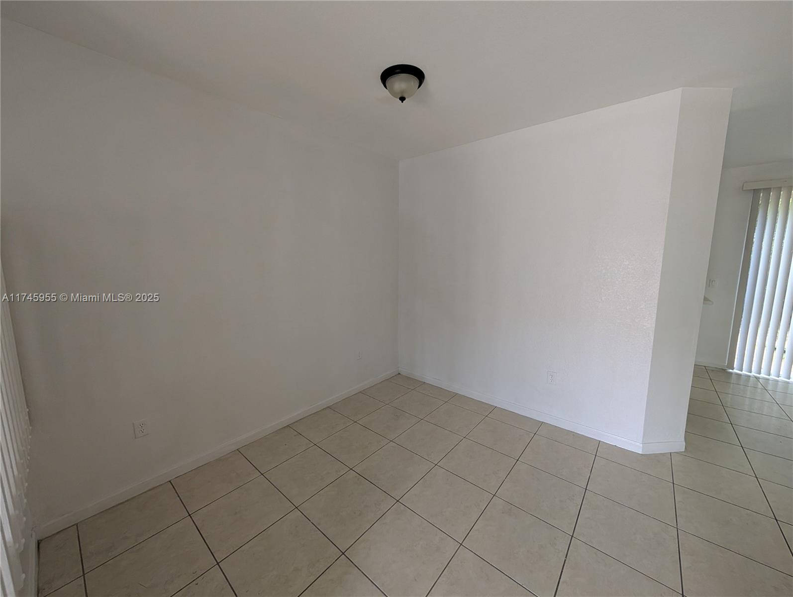 1461 Se Ct-24 Property Photo 6
