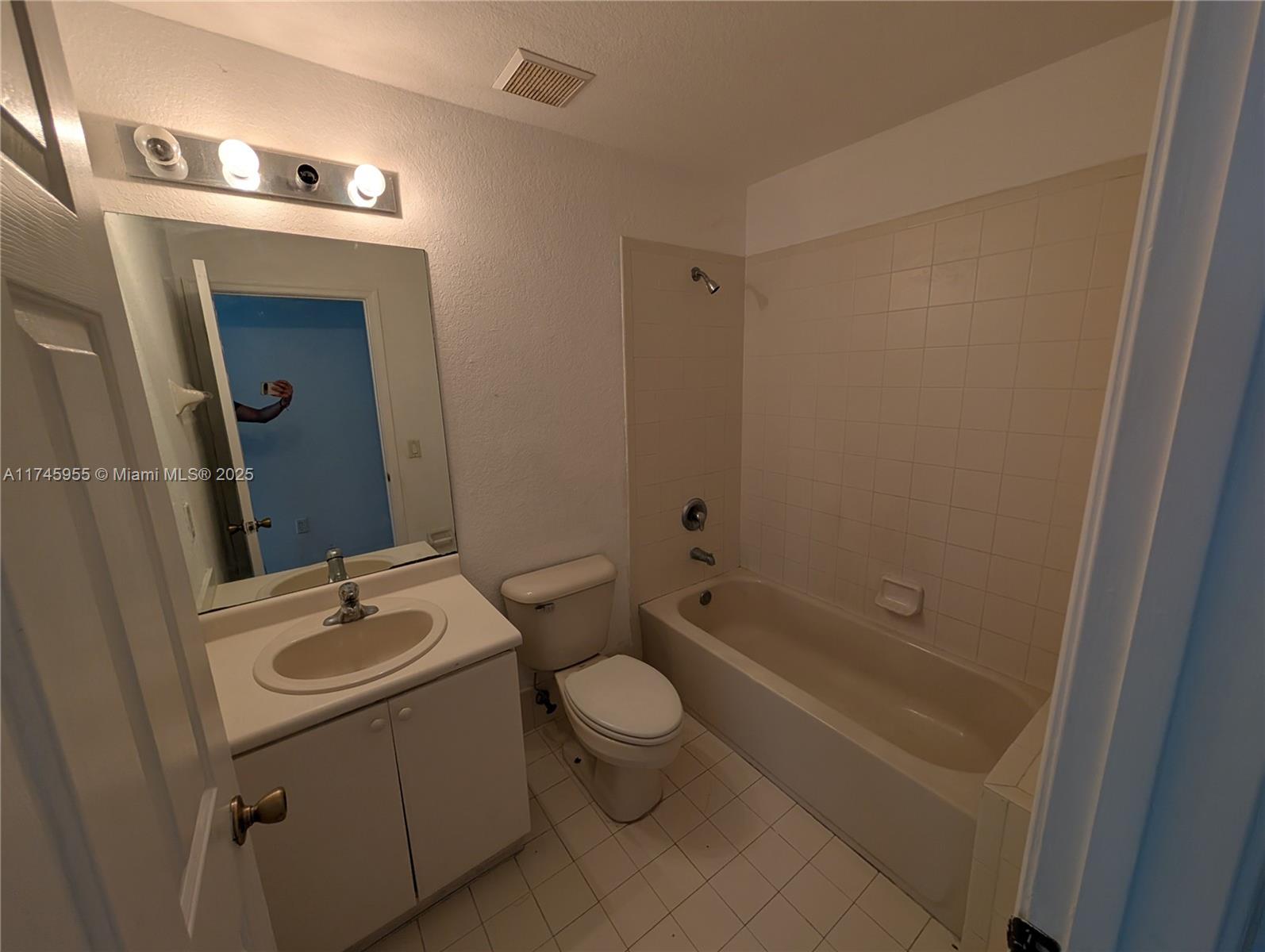 1461 Se 24th Ct 250 Property Photo 13