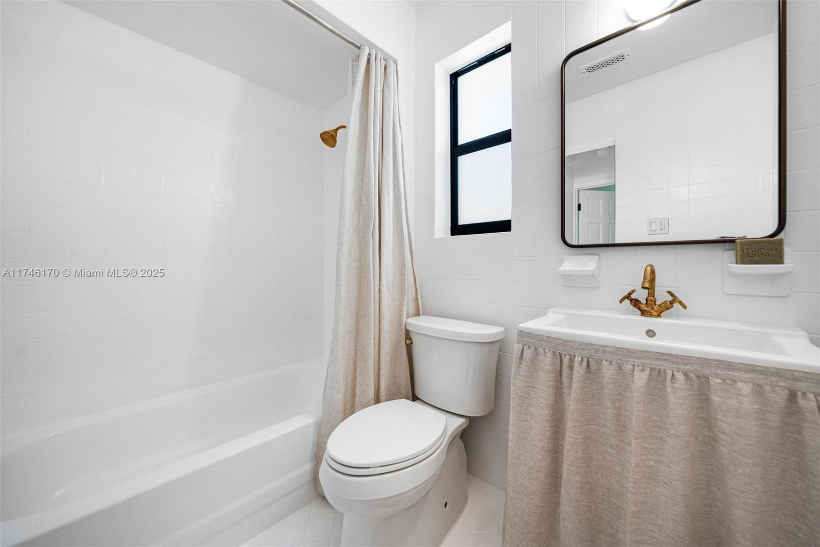 725 Ne 72nd Ter Property Photo 30