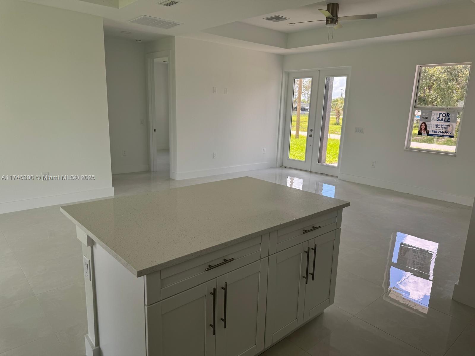 2044 Crawford Ave N Property Photo 5