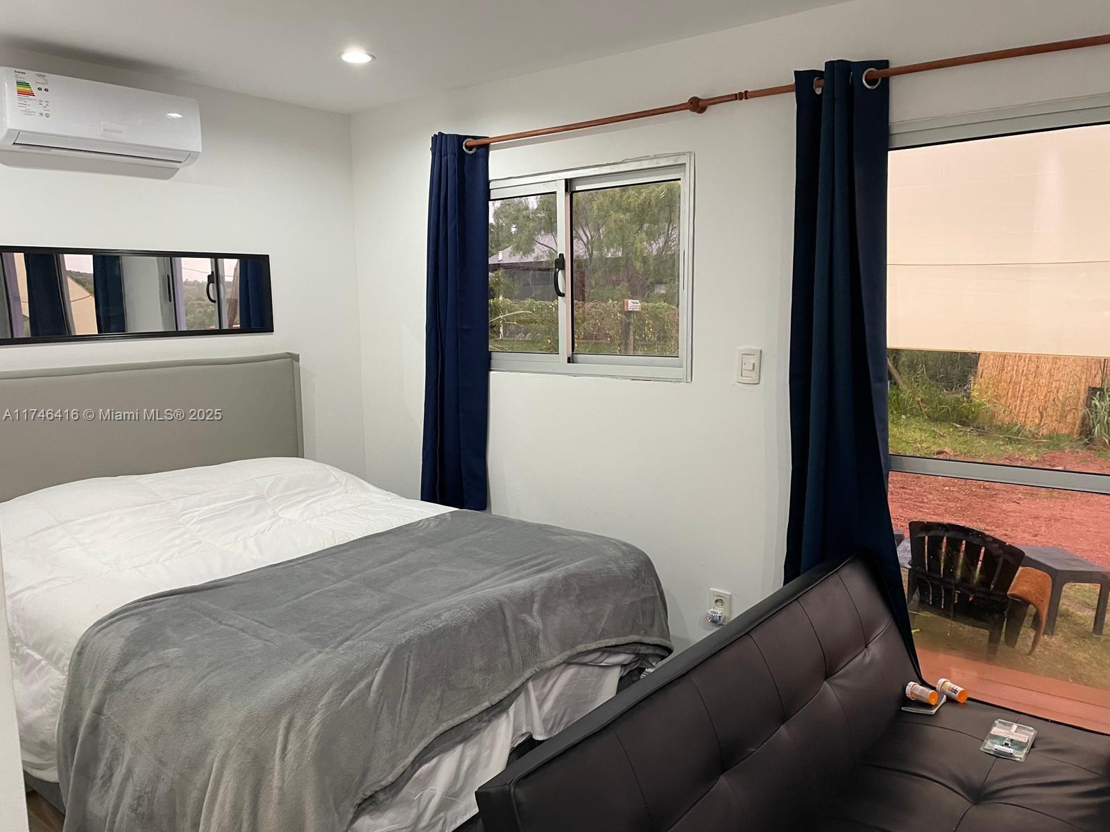 1274 Ismael Cortinas Property Photo 3