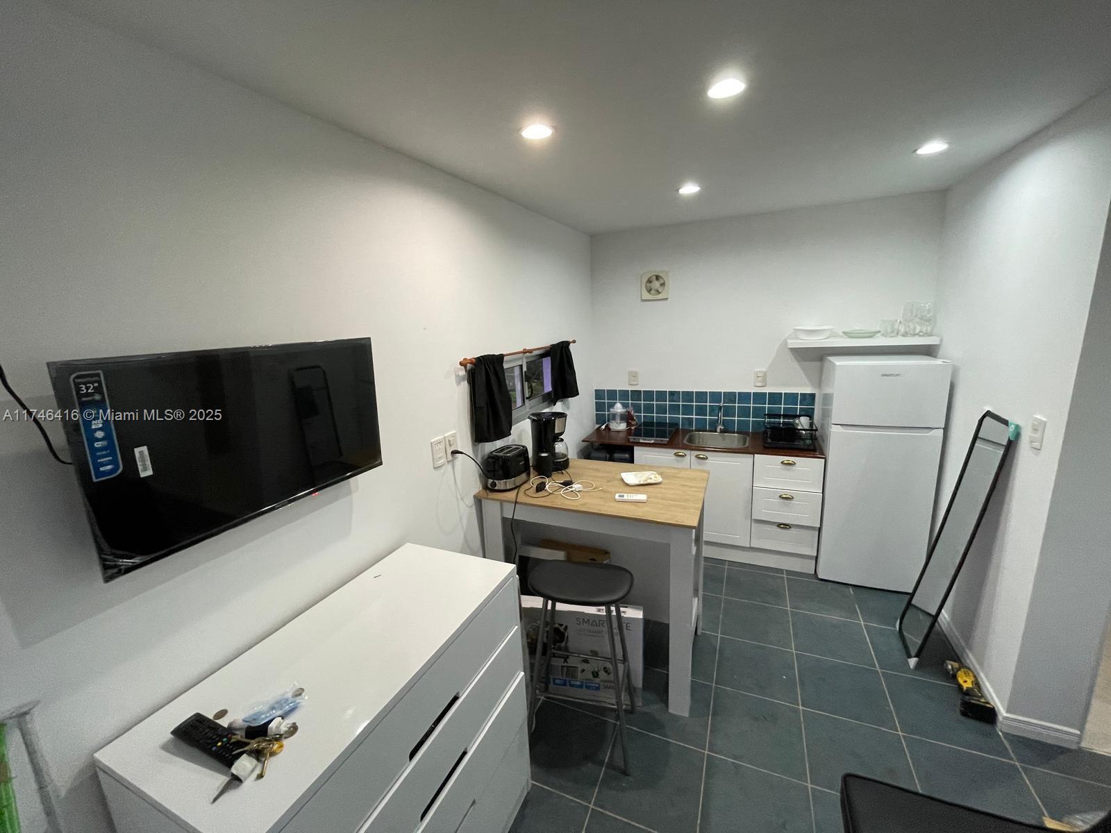 1274 Ismael Cortinas Property Photo 4