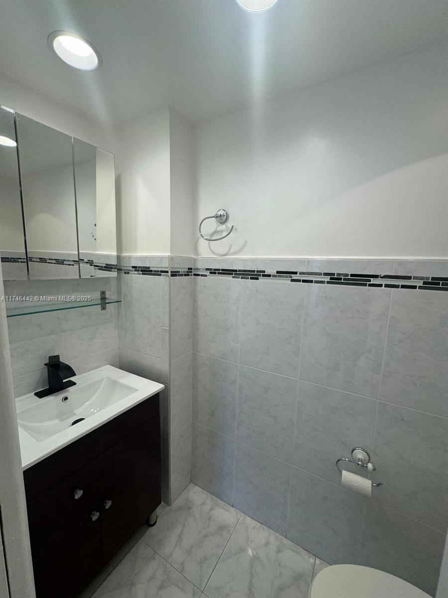 3642 Ne 171st St 306 Property Photo 8