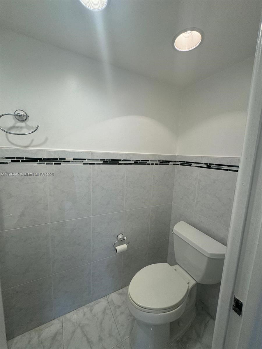 3642 Ne 171st St 306 Property Photo 9