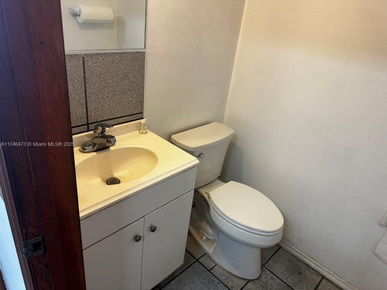 507 N Krome Ave Property Photo 8