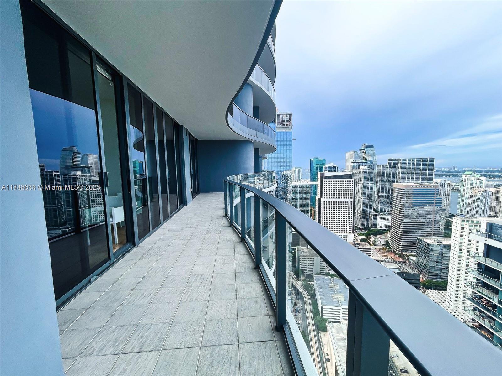 1000 Brickell Plz Ph5503 Property Photo 4