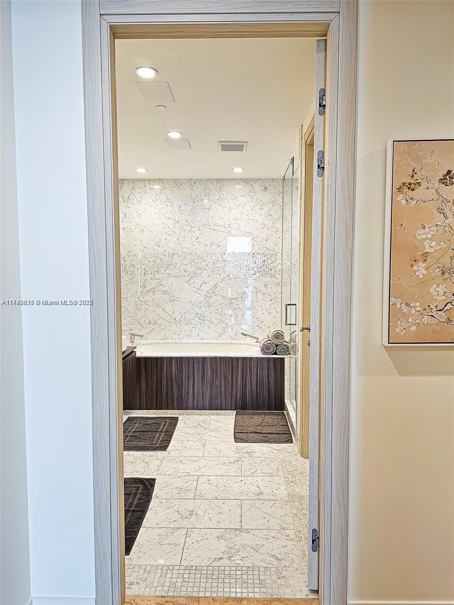 1000 Brickell Plz Ph5503 Property Photo 36