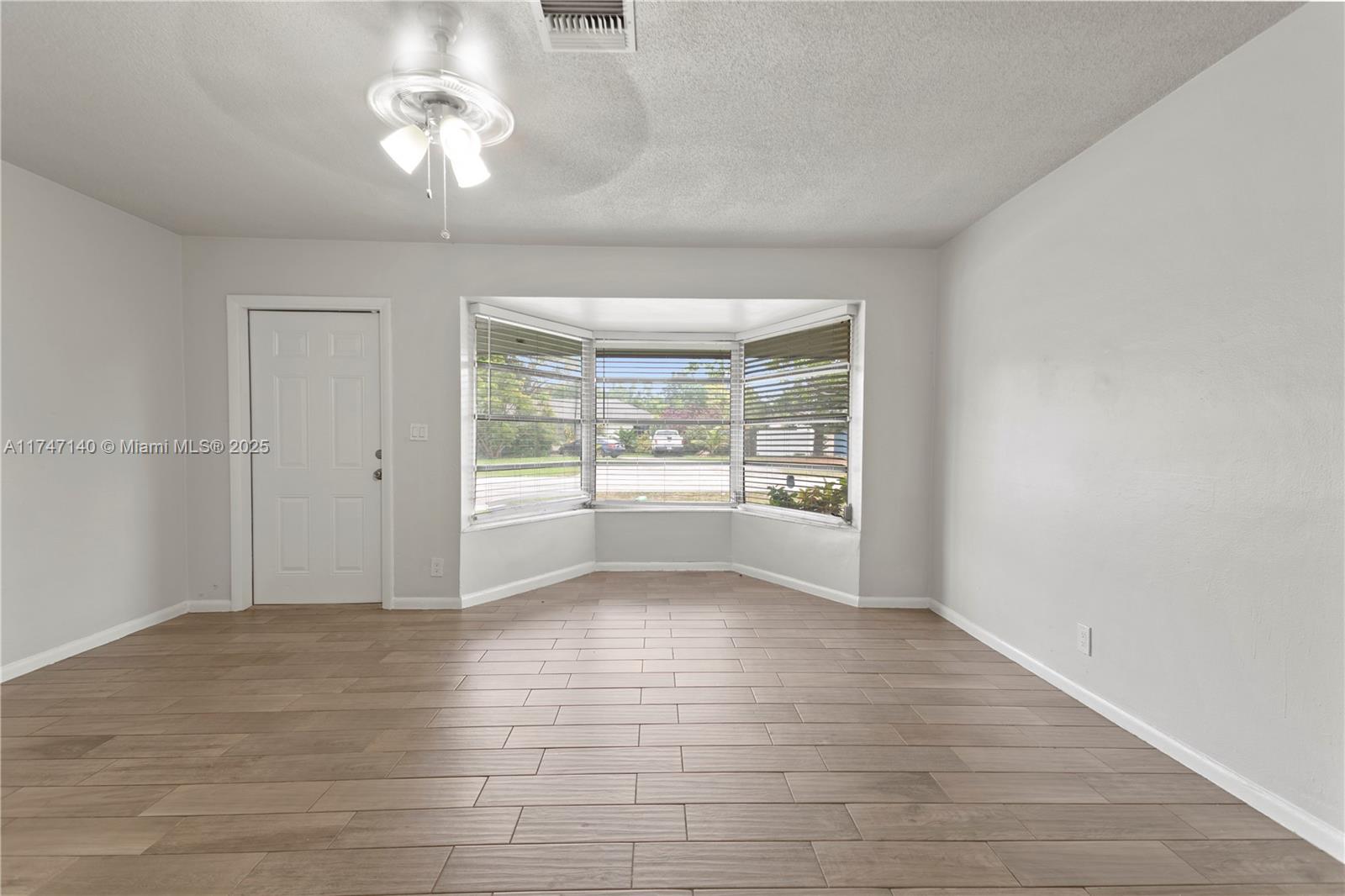 1721 Nw 55th Ave Property Photo 2