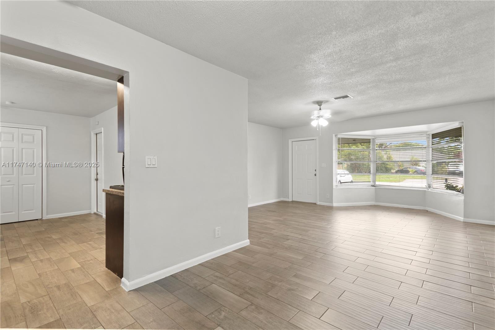 1721 Nw 55th Ave Property Photo 3