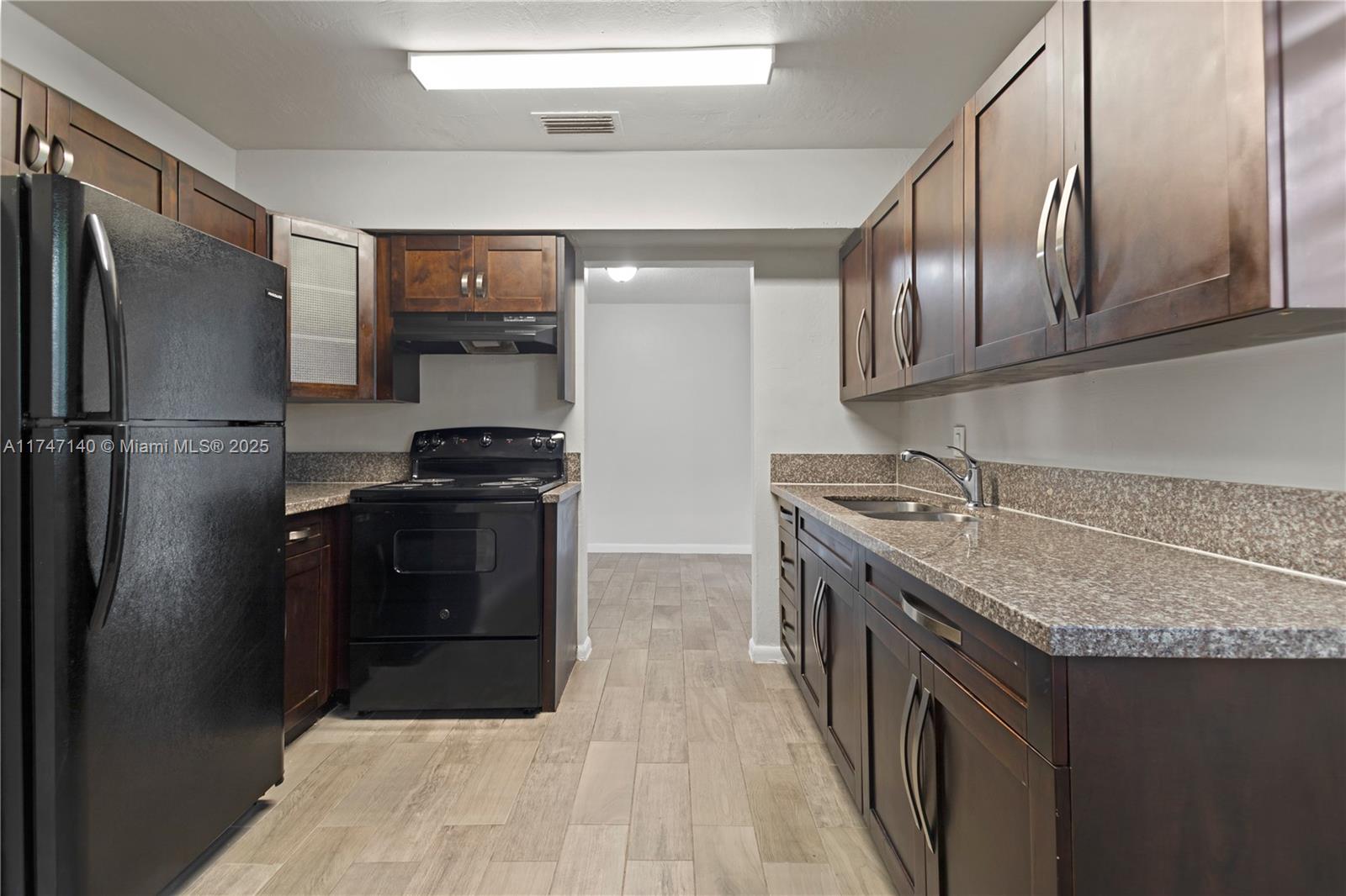 1721 Nw 55th Ave Property Photo 4