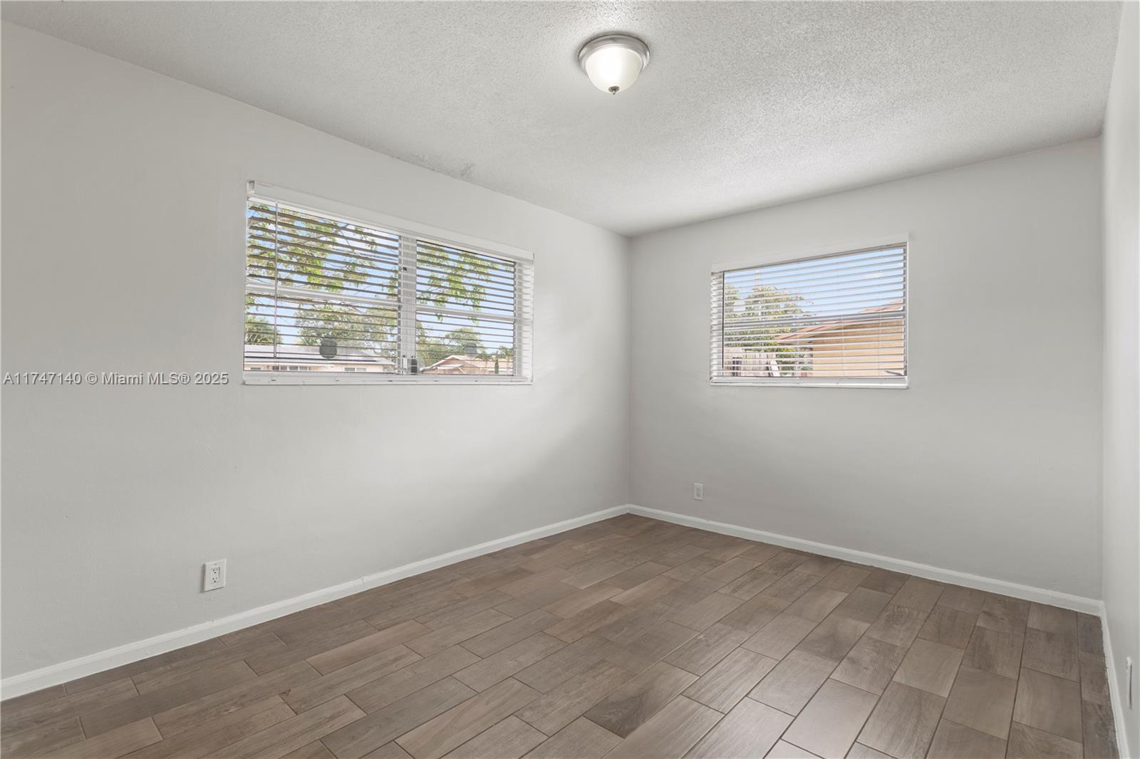 1721 Nw 55th Ave Property Photo 6