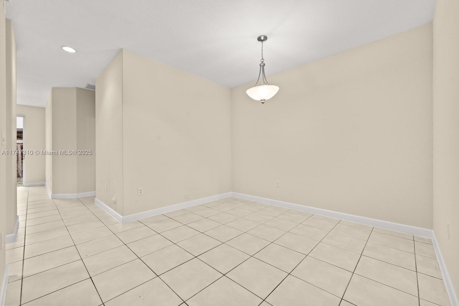 1409 Se 26th Ave Property Photo 6