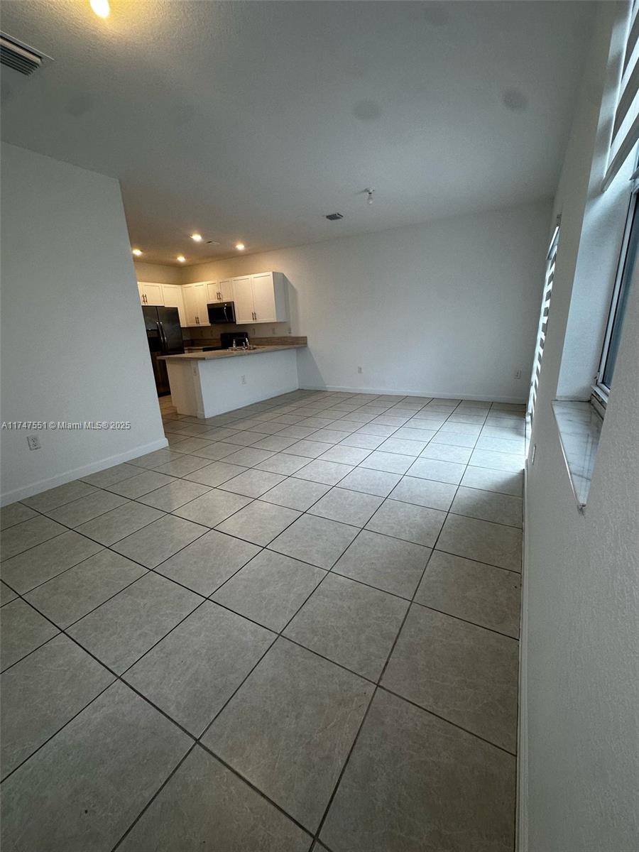 2629 Se 13th Ct Property Photo 6