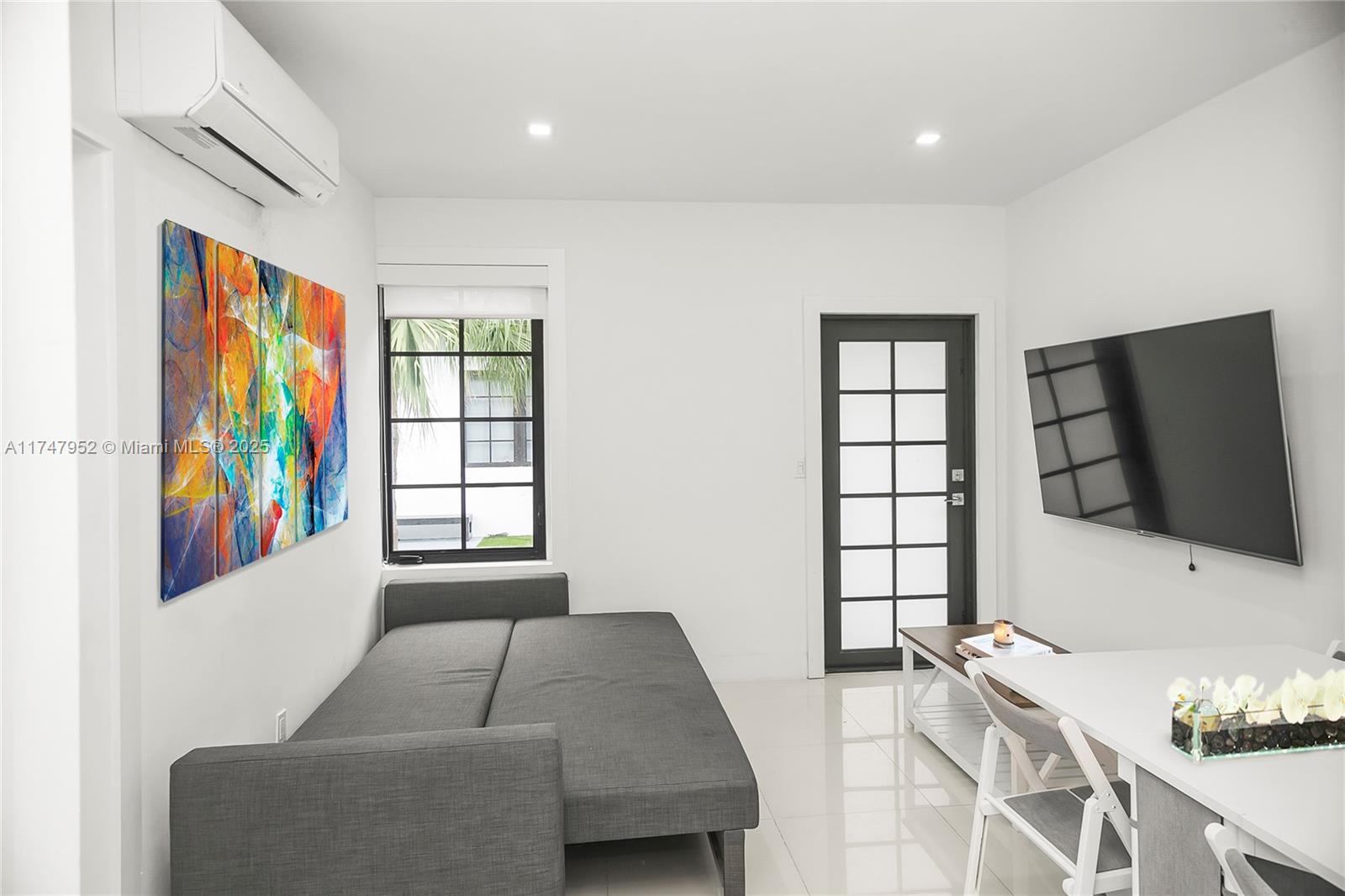 733 Michigan Ave 7 Property Photo 6