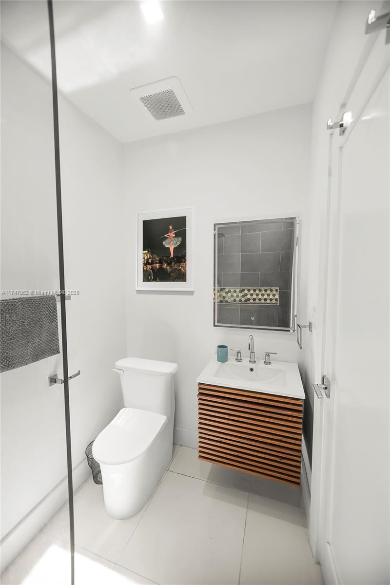 733 Michigan Ave 7 Property Photo 9
