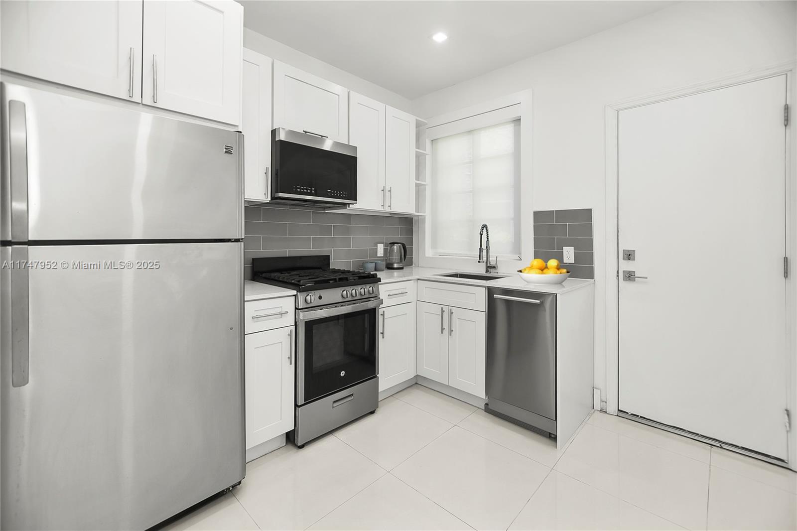 733 Michigan Ave 7 Property Photo 10