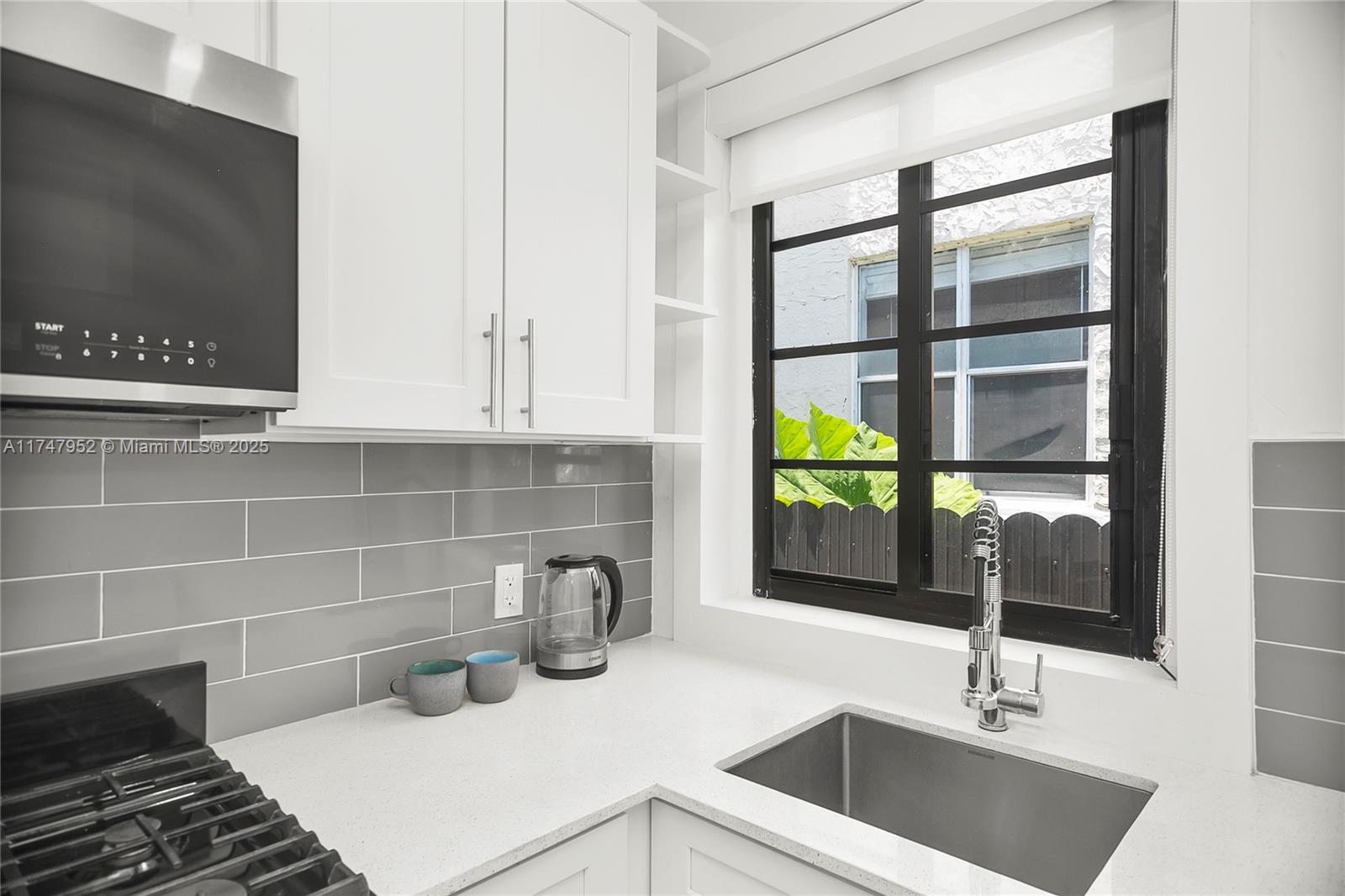 733 Michigan Ave 7 Property Photo 12