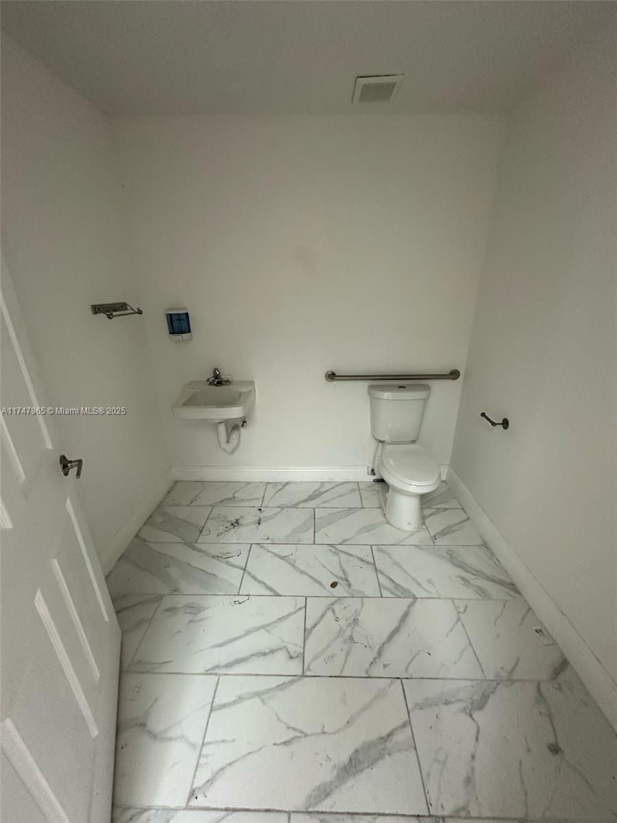 3401 N State Road 7 Property Photo 5