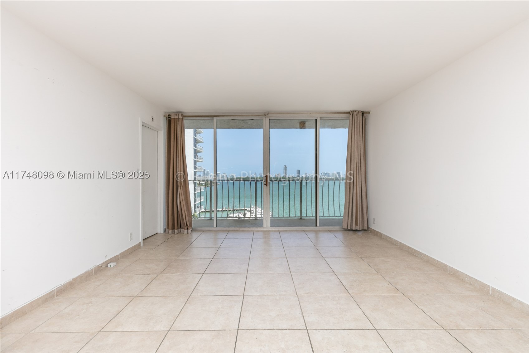 7601 E Treasure Dr 1108 Property Photo 5