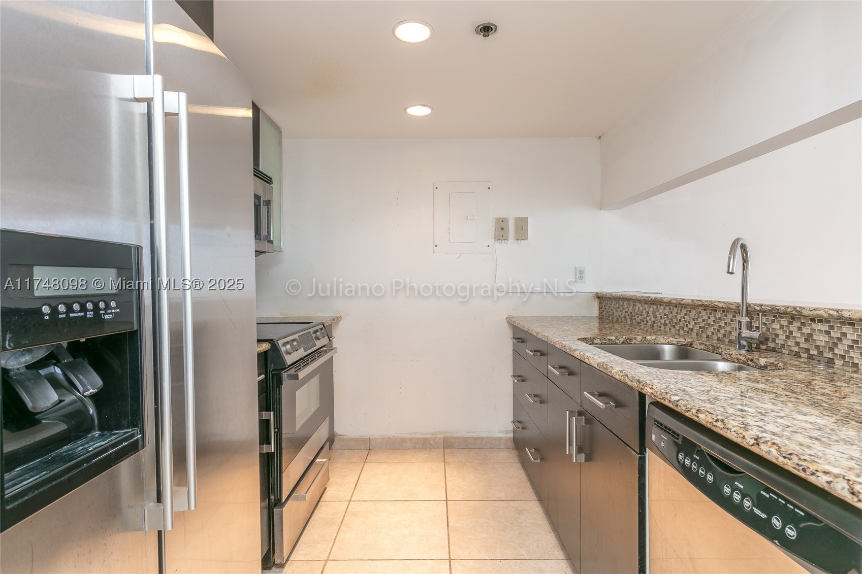 7601 E Treasure Dr 1108 Property Photo 10