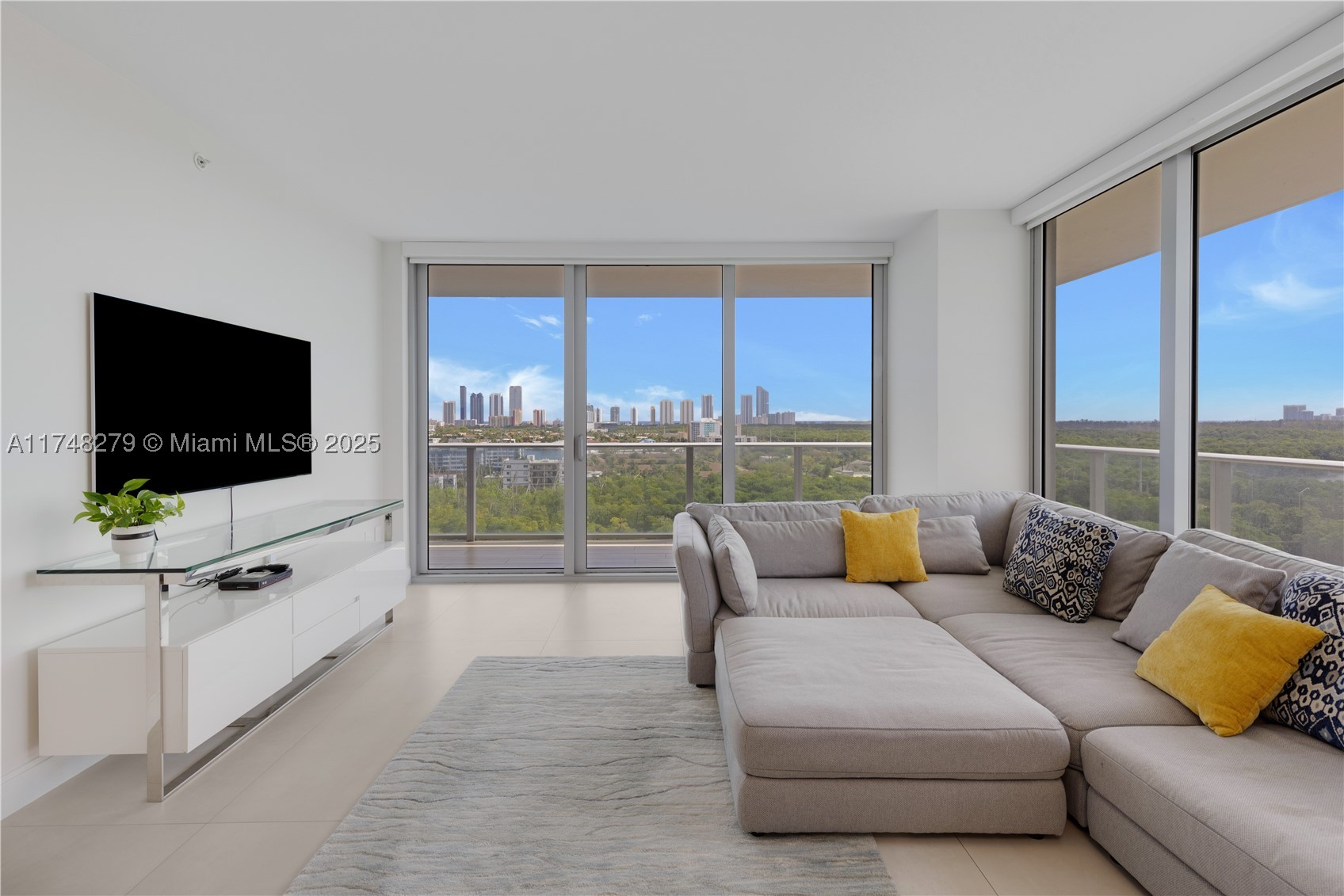 16385 Biscayne Blvd 1221 Property Photo 23