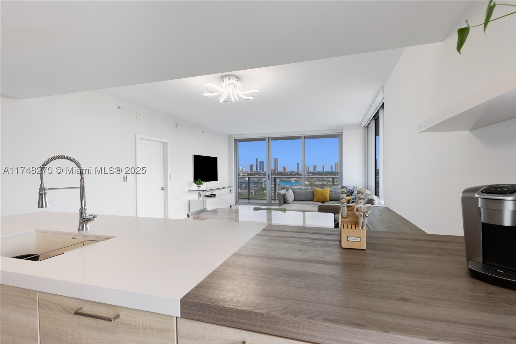 16385 Biscayne Blvd 1221 Property Photo 28