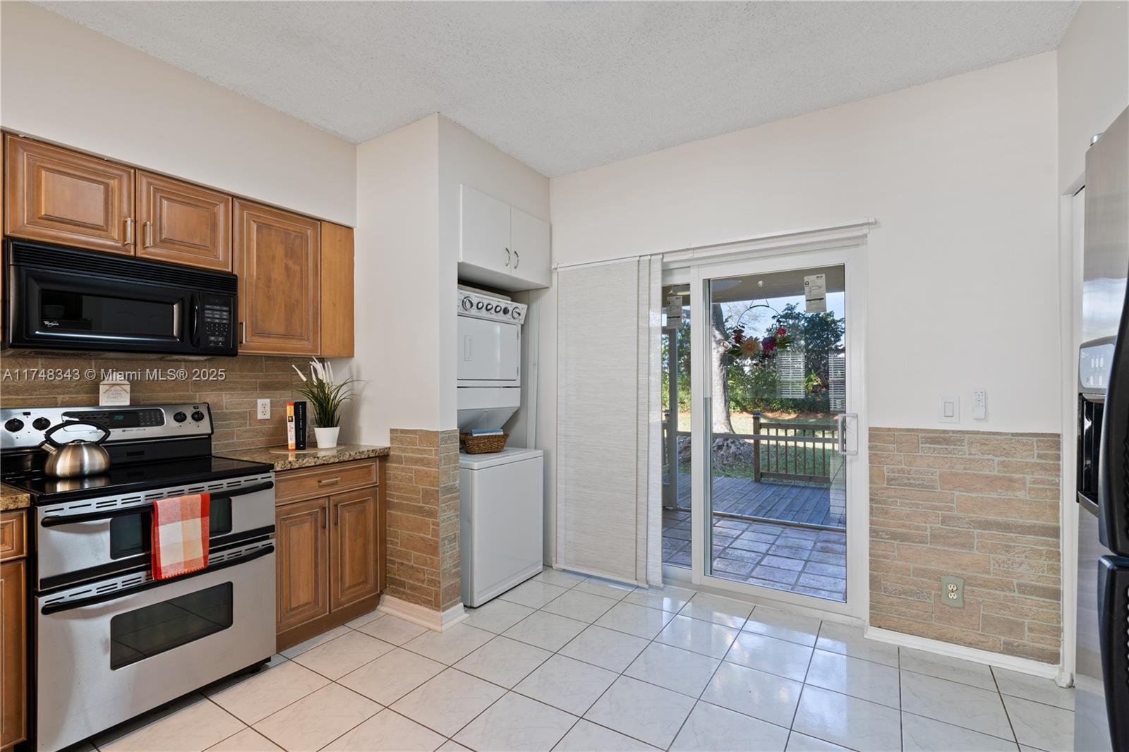 16675 Hemingway Dr Property Photo 7