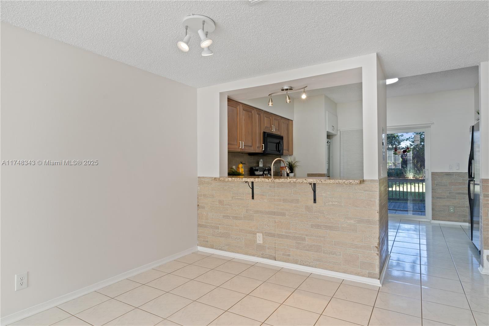 16675 Hemingway Dr Property Photo 11
