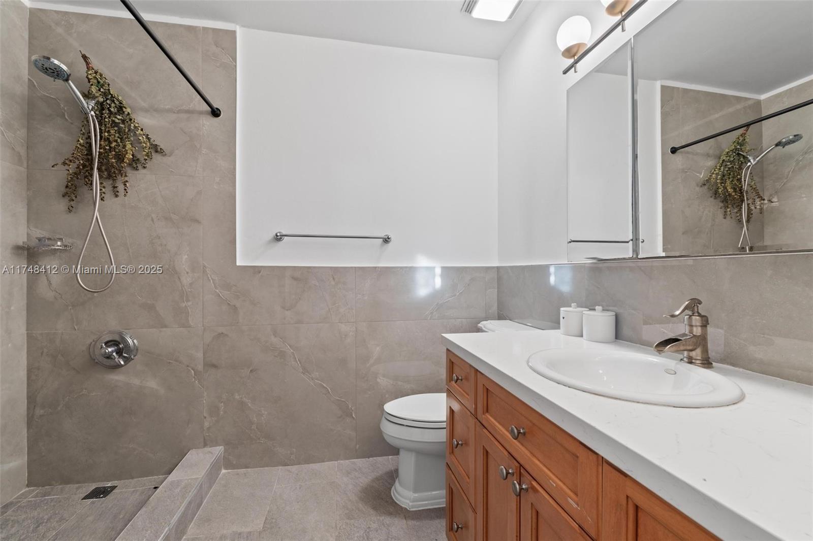 9809 Costa Del Sol Blvd E-102 Property Photo 33