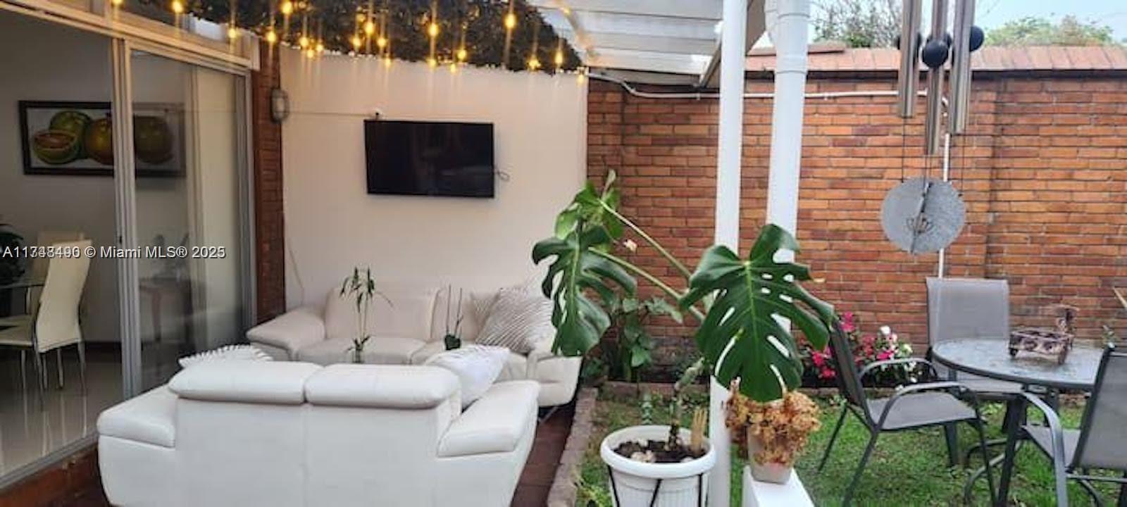 Cra 71 Pontevedra Property Photo 1