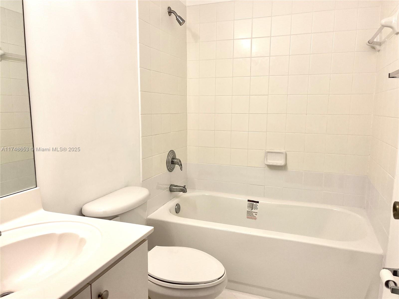 930 Ne 33rd Ter 203 Property Photo 12