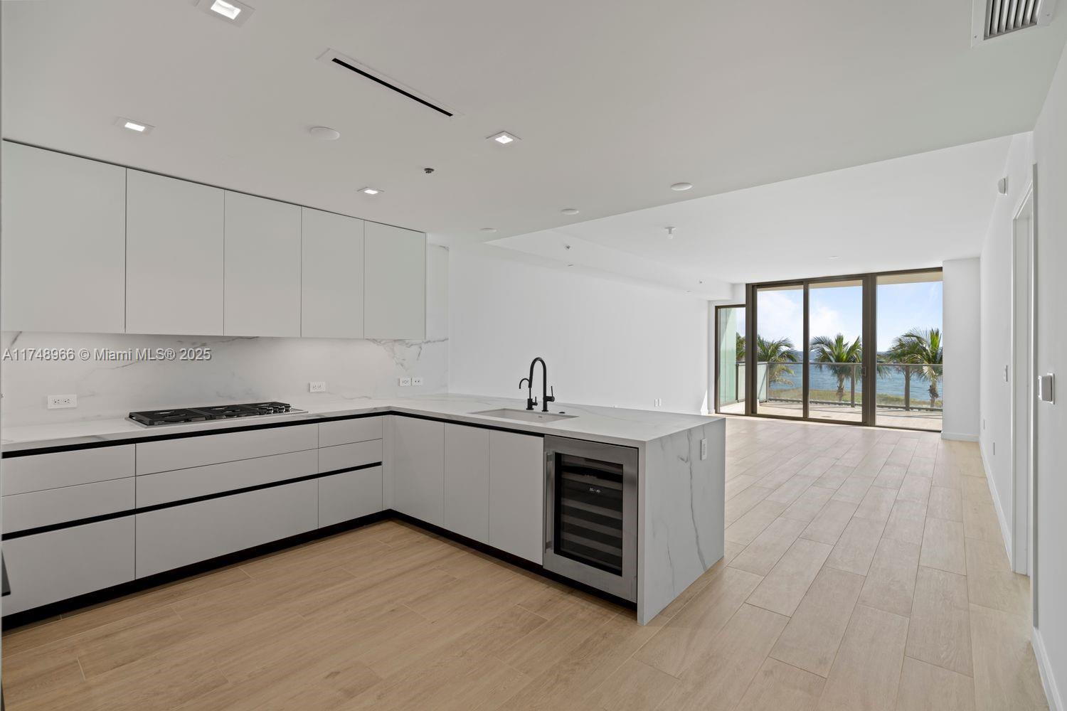 1116 N Ocean Blvd 304 Property Photo 8
