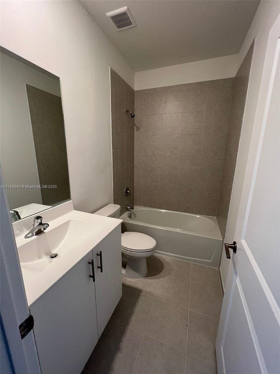 875 Ne 211th St 0 Property Photo 15