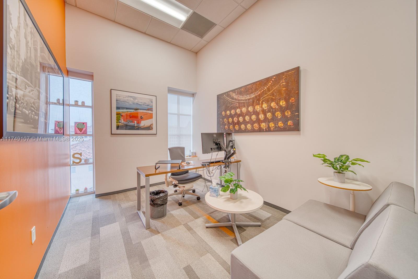 2 Alhambra Plz Property Photo 9